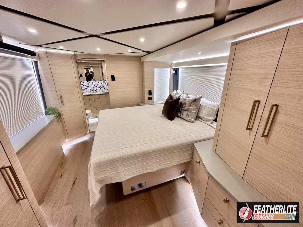 2026 Prevost Featherlite H3-45 For Sale
